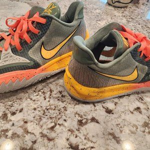 Nike Kyrie 4 Low Sunrise (used) - 9.5 mens